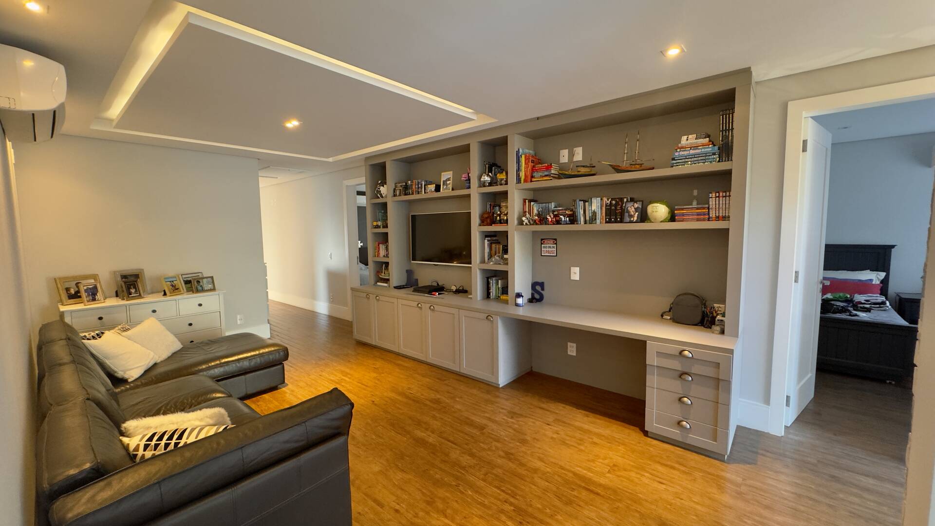 Casa à venda no Tamboré 10 com 4 suítes, área gourmet integrada e 539 m²