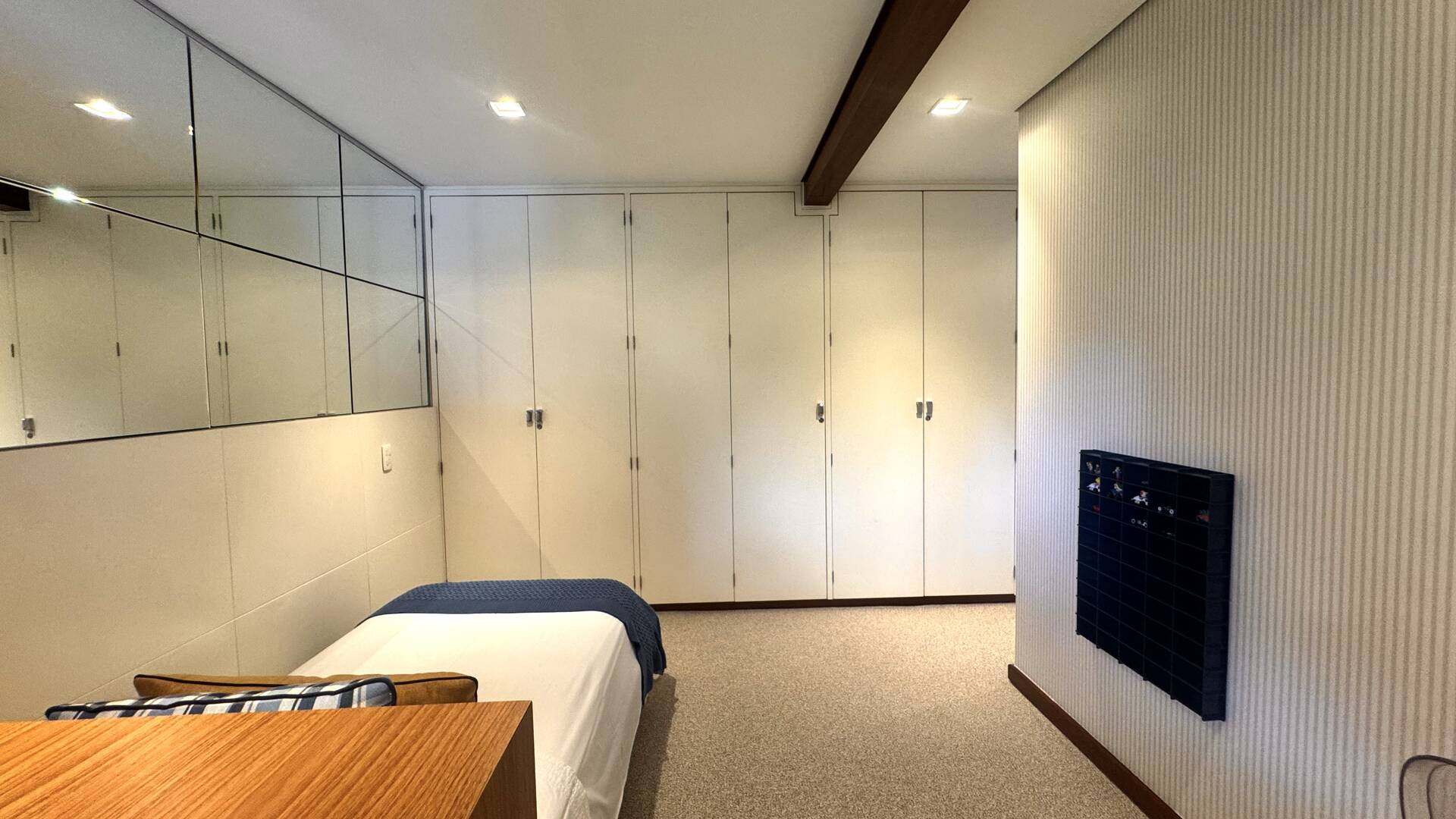 Casa com 5 suítes, terreno de 2.500 m² e vista aberta à venda no Alphaville 8