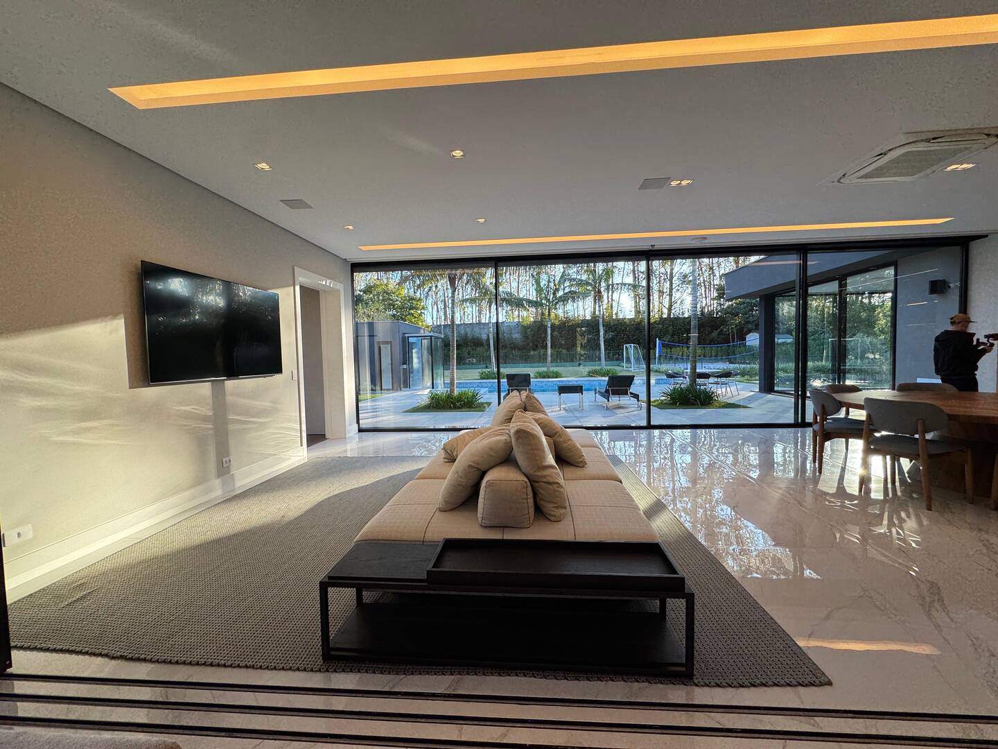 Casa com projeto de Breno Santiago e lazer completo no Haras Guancan