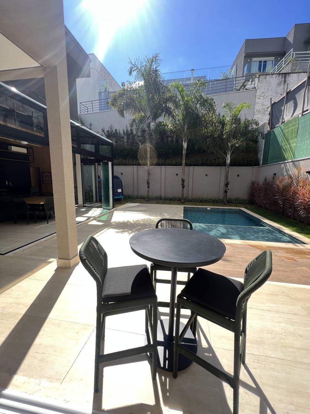 Casa Tamboré 10 mobiliada à venda em Alphaville | 4 suítes, automação e pronta para morar
