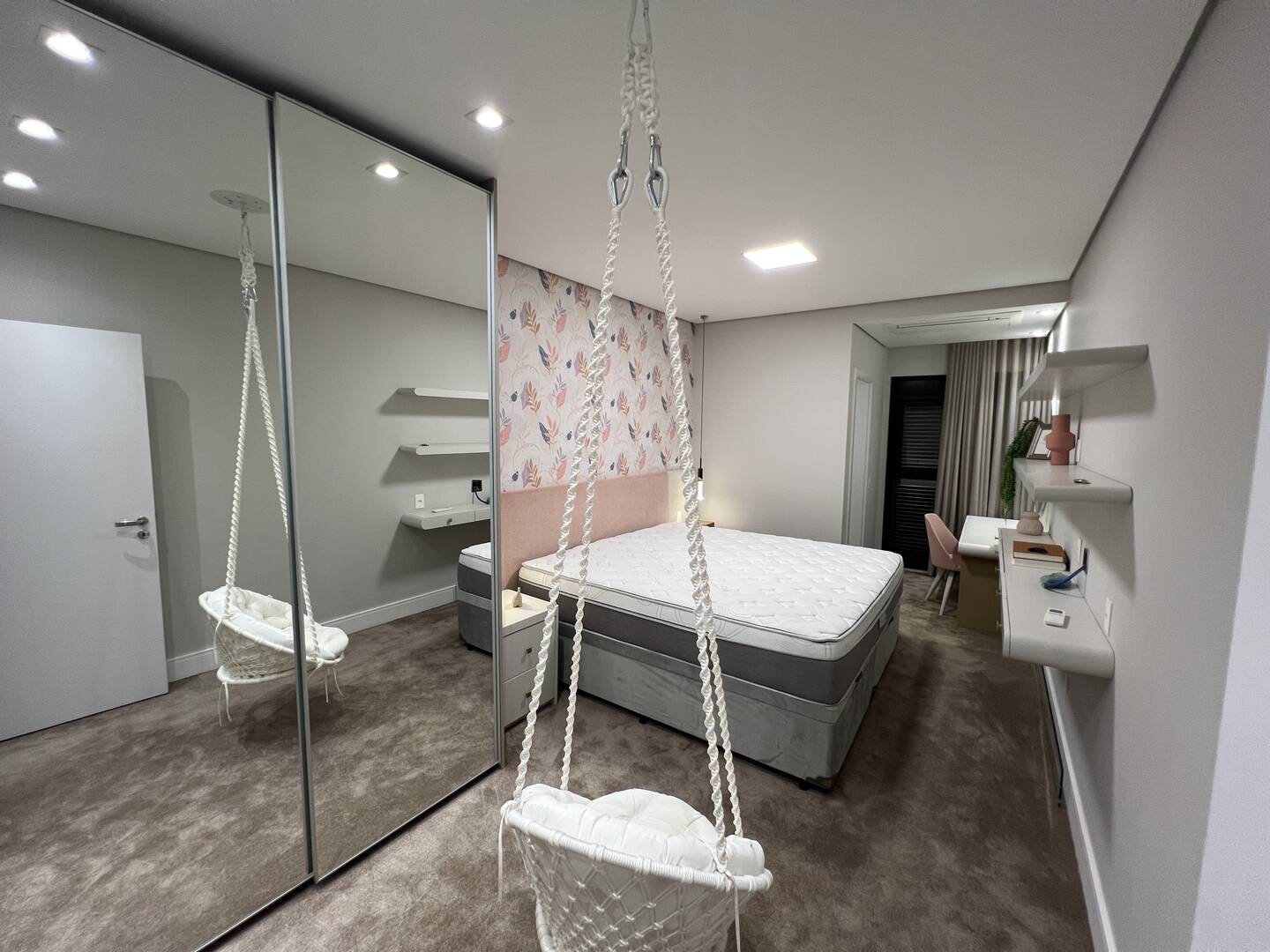 Apartamento à venda no Condomínio Oiapoque em Alphaville com 360 m², 4 suítes e 5 vagas