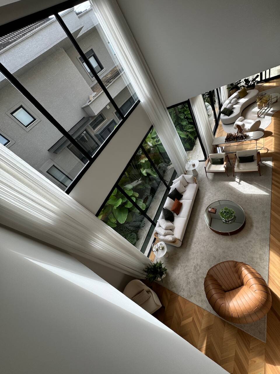 Casa de Alto Padrão com Elevador e Área Gourmet Integrada em Alphaville