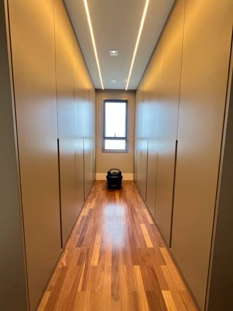 Casa com 5 suítes, elevador e lazer completo à venda em Alphaville