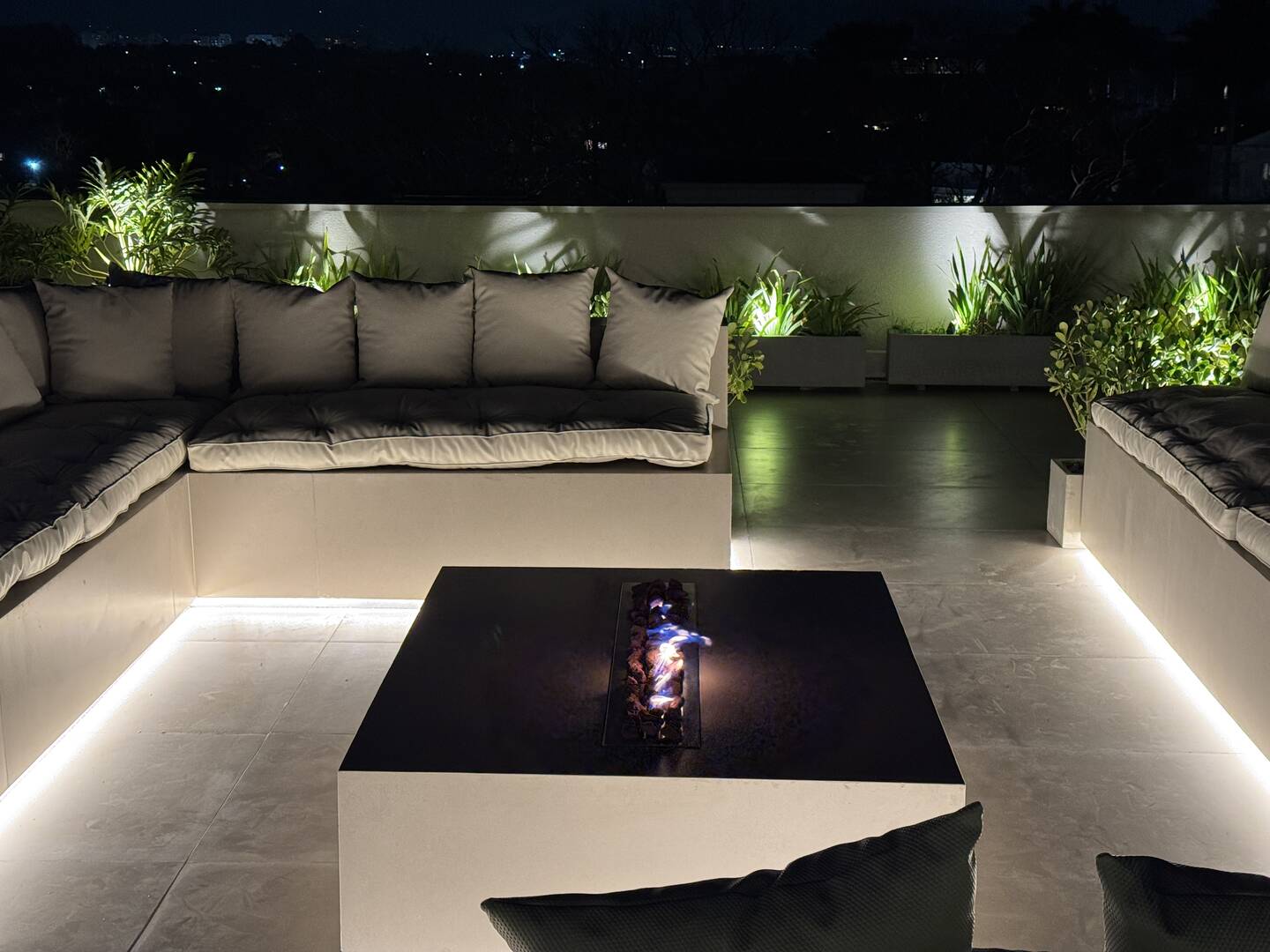 Casa à venda no Tamboré 2 com 1.800 m², 6 suítes e rooftop de 450 m²