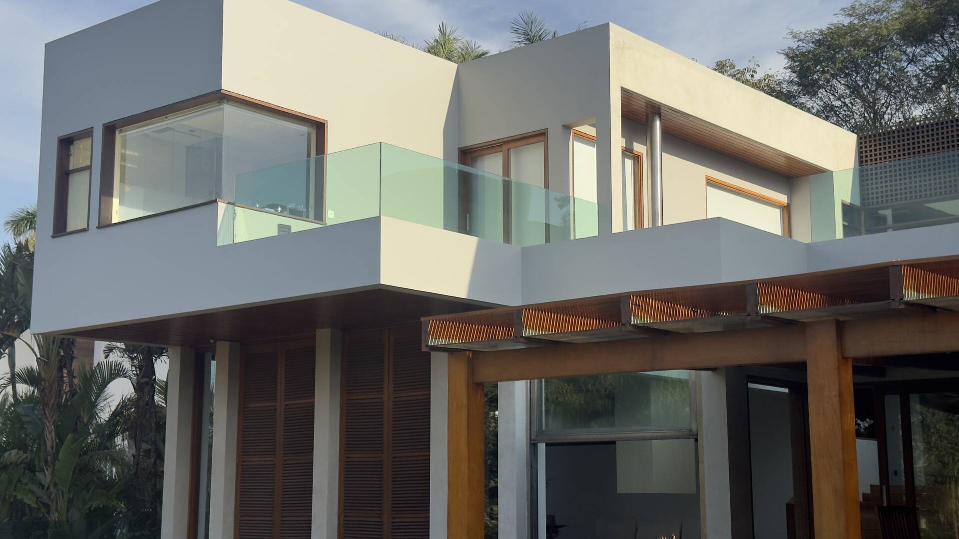 Casa Contemporânea com Vista Permanente, Piscina com Raia e Projeto Autoral em Alphaville