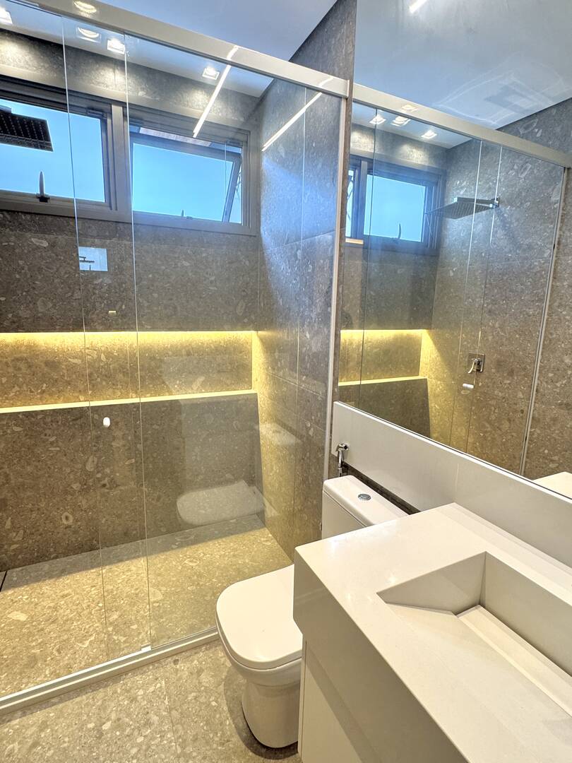 Casa contemporânea com lazer completo e elevador
