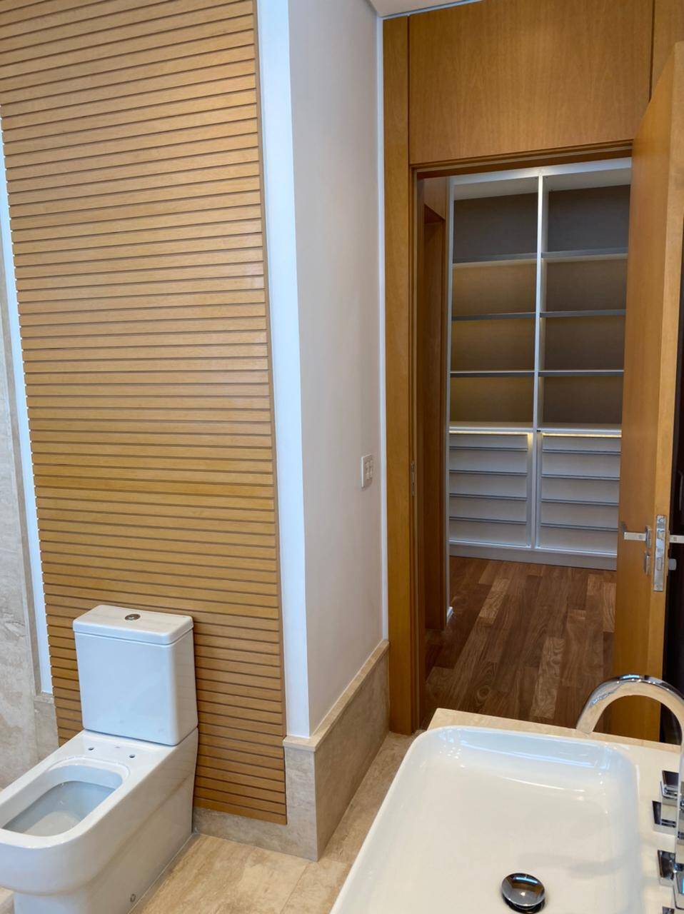 Residência Assinada por Mario Perez no Vila Solaia | 640 m², 4 Suítes e Vista Panorâmica