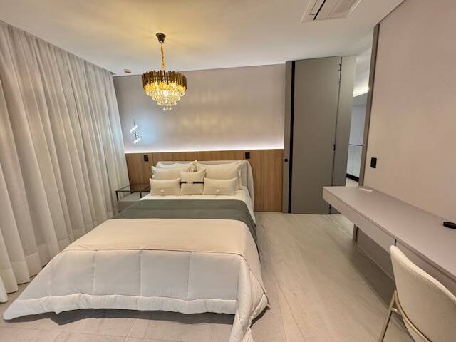 Casa à venda com 1.469 m², 6 suítes, rooftop e cinema privativo em Alphaville