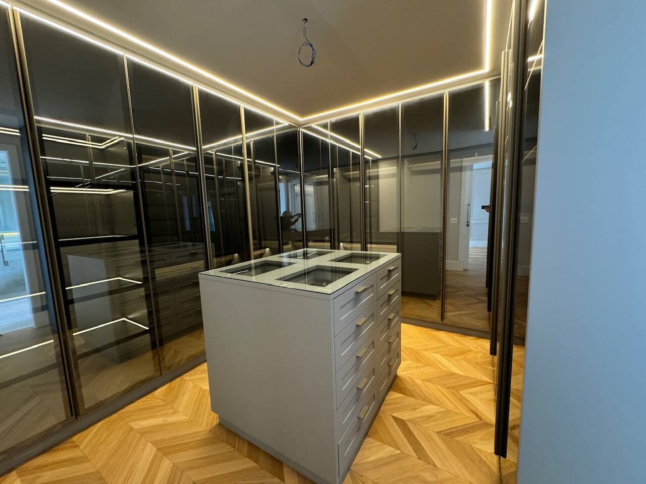 Casa de Alto Padrão com Elevador e Área Gourmet Integrada em Alphaville