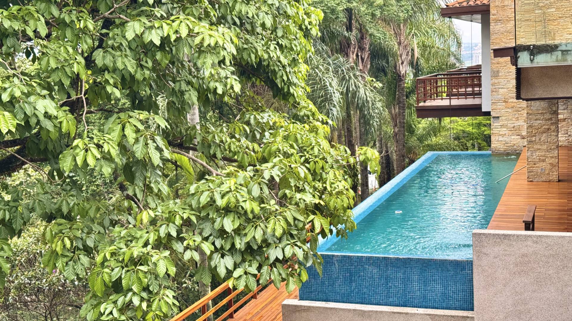 Casa com 6.300m² de terreno privativo - Residencial Tamboré 1