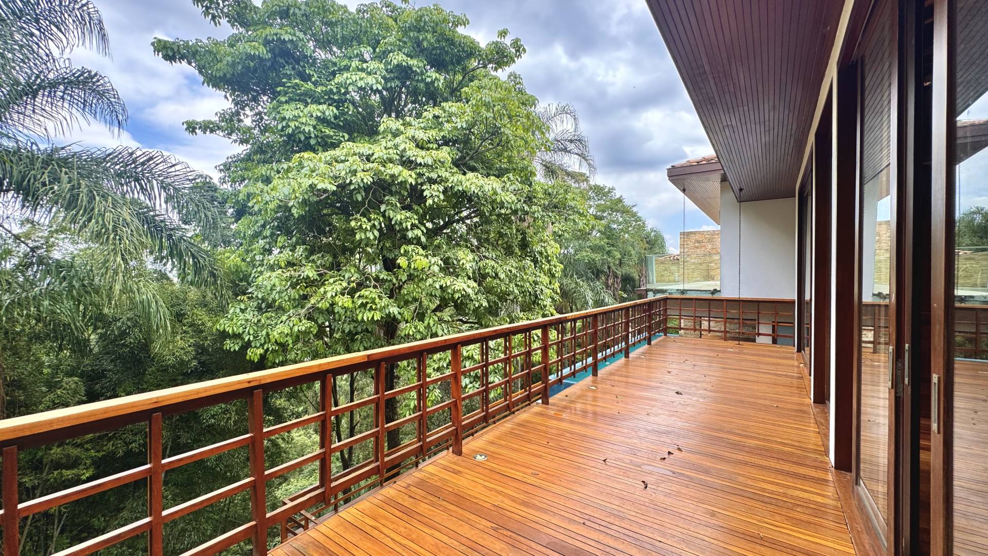 Casa com 6.300m² de terreno privativo - Residencial Tamboré 1