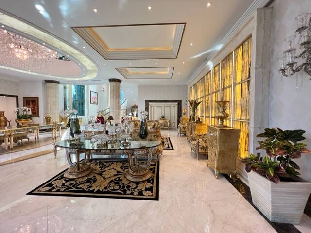 Casa Exclusiva à Venda em Alphaville com Arquitetura Europeia e Privacidade Total
