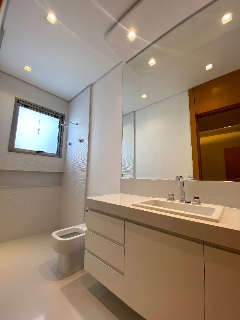 Residência Assinada por Mario Perez no Vila Solaia | 640 m², 4 Suítes e Vista Panorâmica