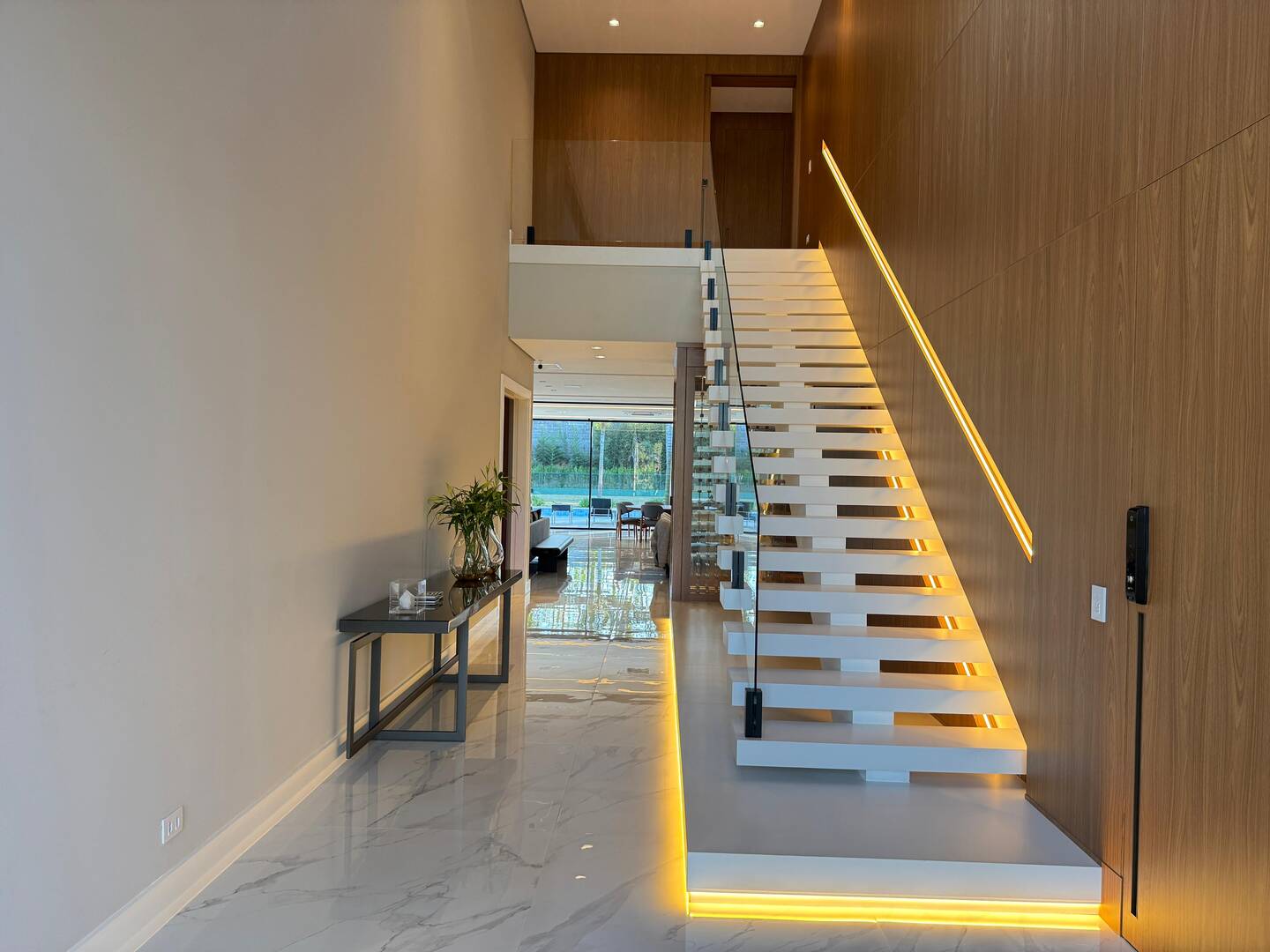 Casa com projeto de Breno Santiago e lazer completo no Haras Guancan