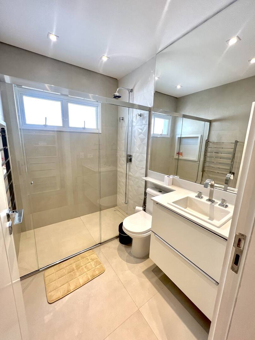 Casa Tamboré 10 mobiliada à venda em Alphaville | 4 suítes, automação e pronta para morar
