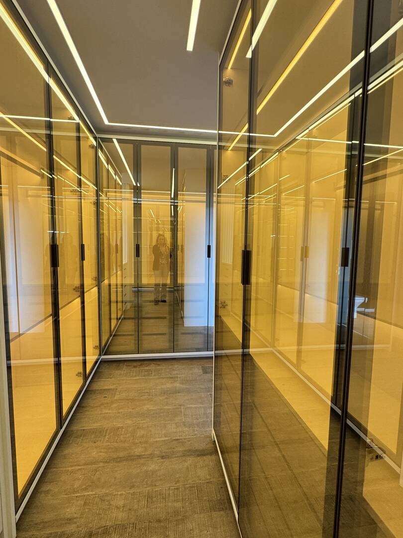 Casa contemporânea com lazer completo e elevador