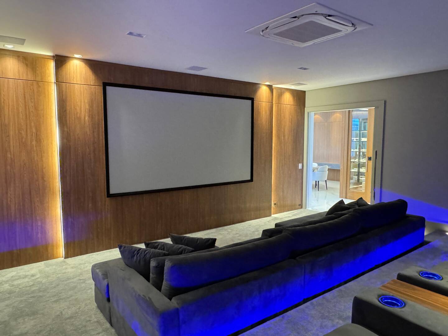 Casa com projeto de Breno Santiago e lazer completo no Haras Guancan