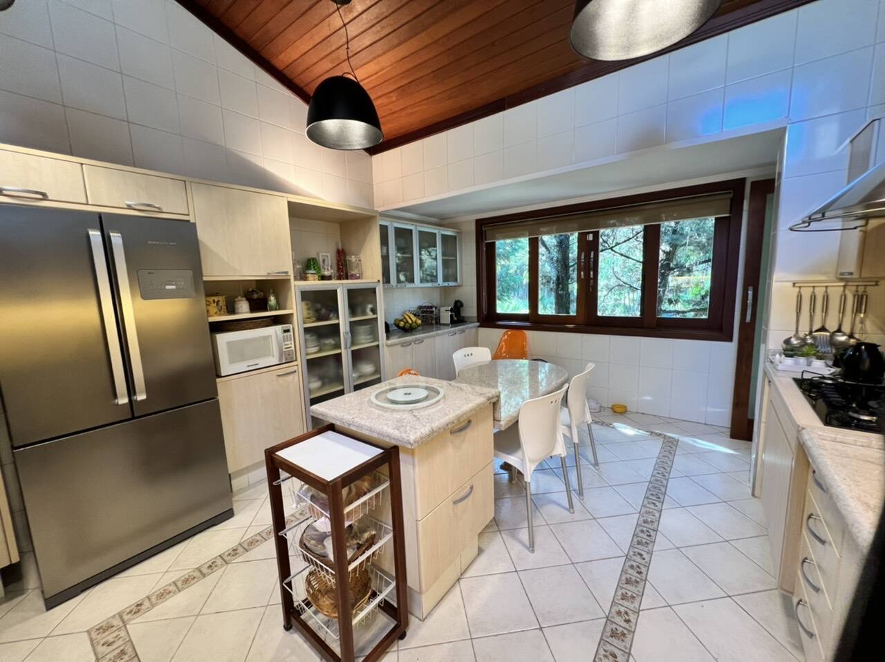 Casa semi-térrea com 3 suítes à venda no Tamboré 1