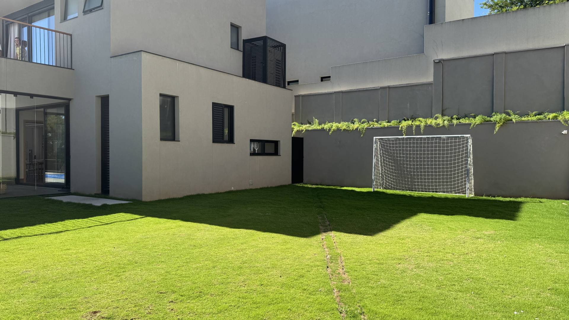 Casa à venda no Tamboré 10 com vista permanente para a mata e amplo terreno