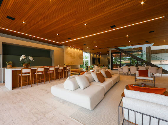 Casa à venda no Tamboré 2 com projeto Rodrigo Latorre e adega climatizada para 700 garrafas