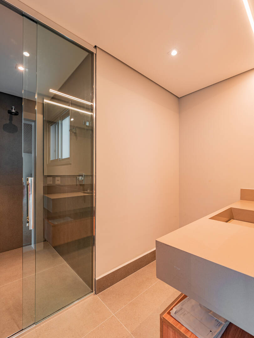Casa porteira fechada à venda em Alphaville | 5 suítes, rooftop e mobiliada