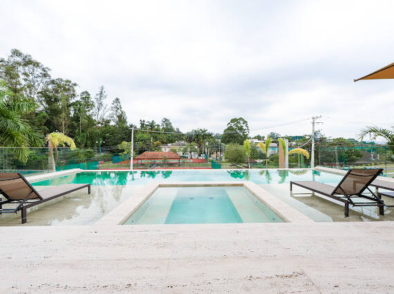 Casa à venda no Tamboré 2 com projeto Rodrigo Latorre e adega climatizada para 700 garrafas