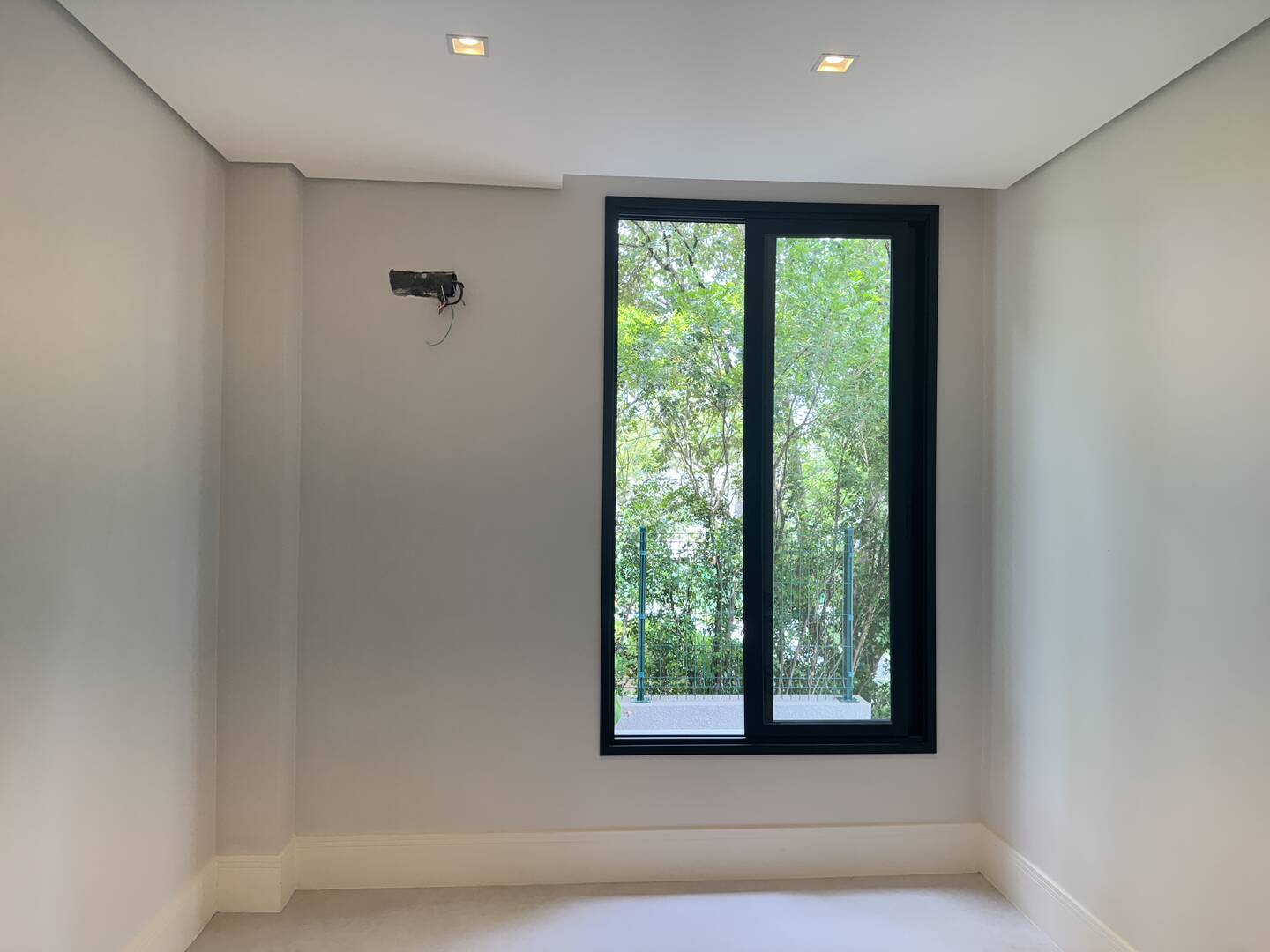 Casa à venda com 4 suítes, piscina com prainha e área gourmet integrada