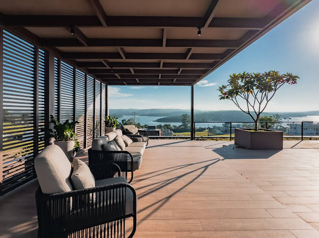 Casa à venda no Le Portier Nautic Residence com 5 suítes e acesso direto à represa