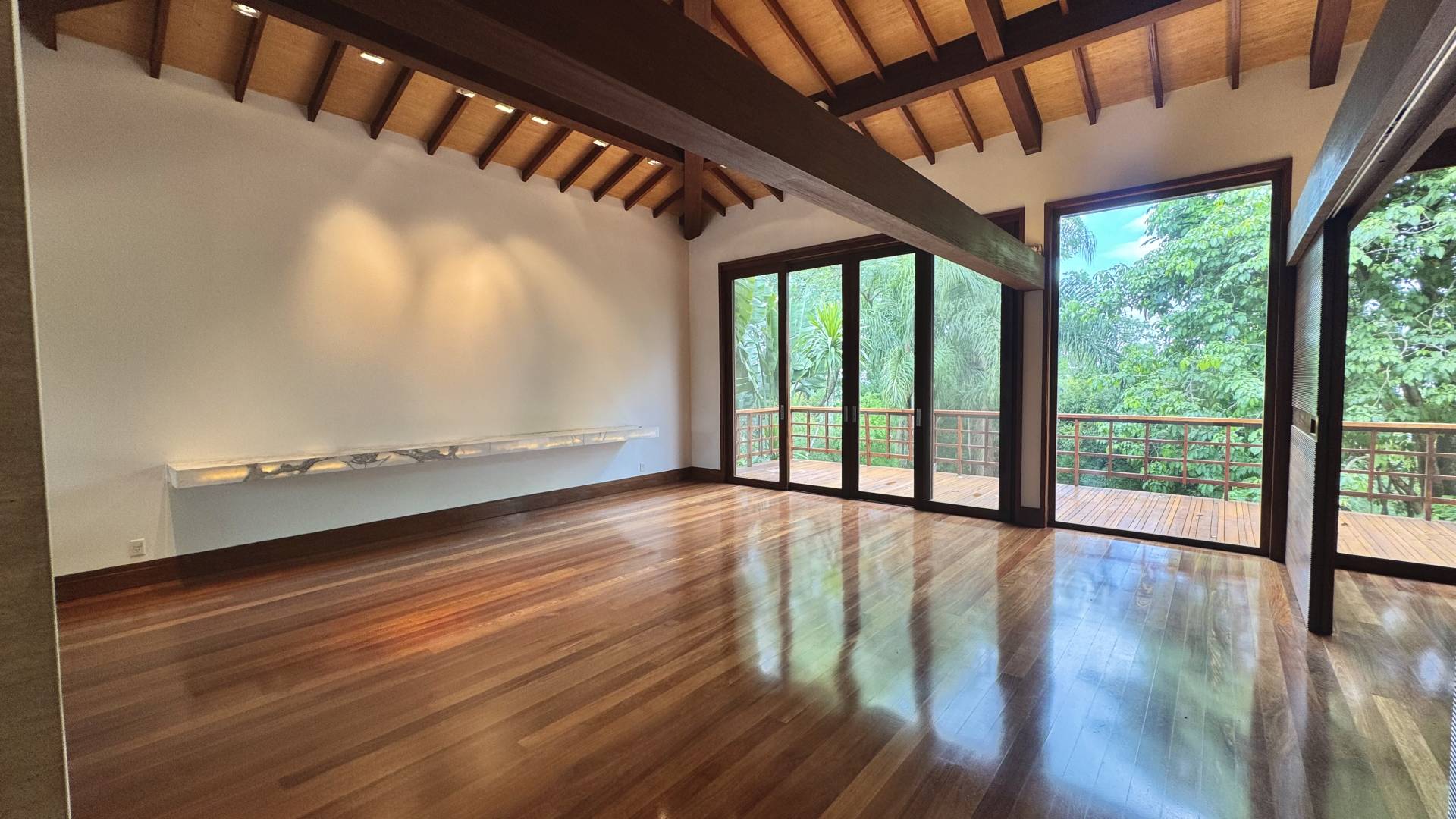 Casa com 6.300m² de terreno privativo - Residencial Tamboré 1