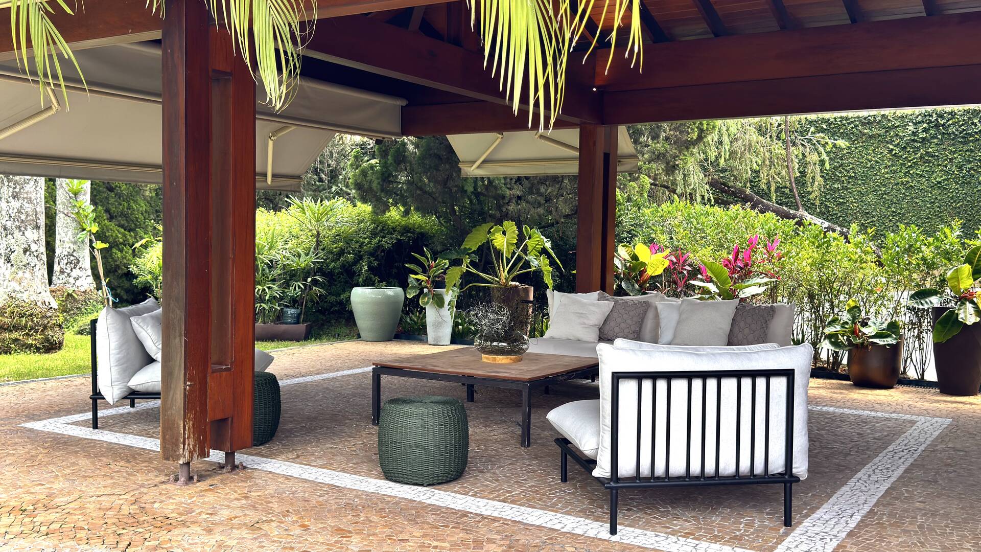Casa com 5 suítes, terreno de 2.500 m² e vista aberta à venda no Alphaville 8