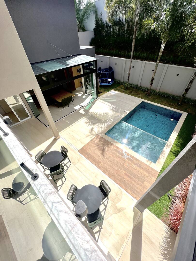 Casa Tamboré 10 mobiliada à venda em Alphaville | 4 suítes, automação e pronta para morar