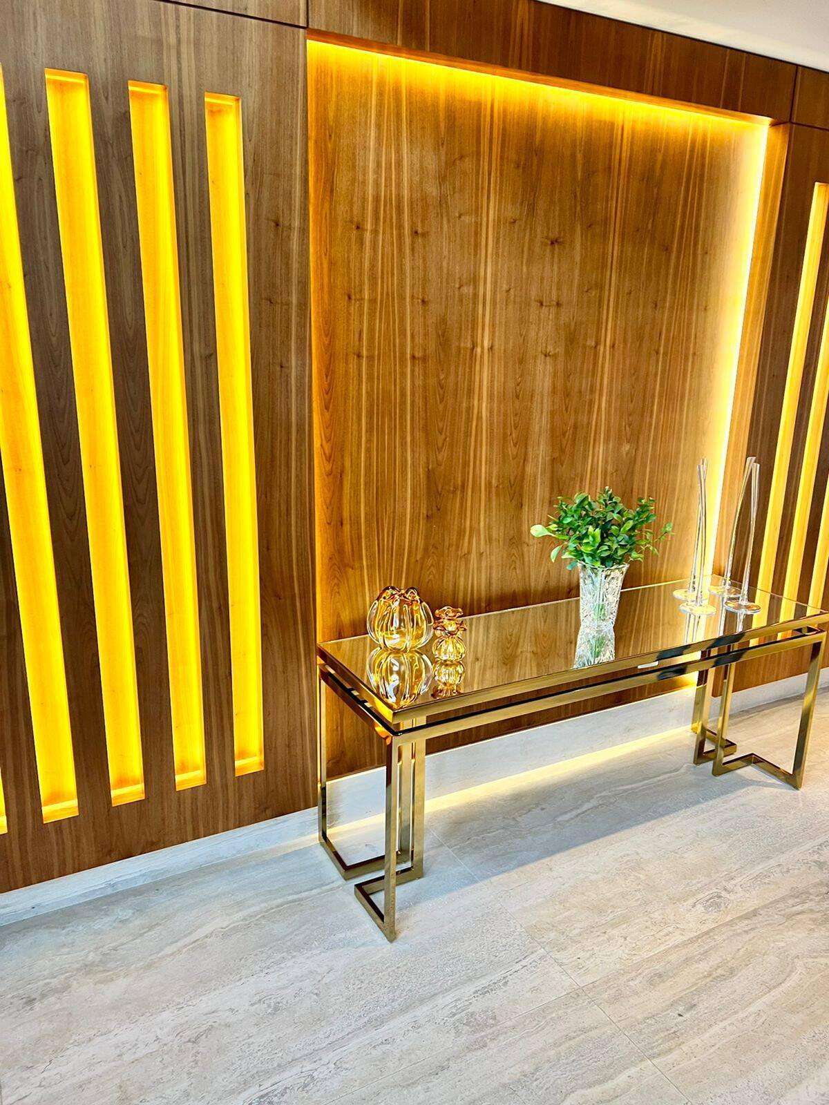 Casa com 5 suítes, elevador e lazer completo à venda em Alphaville