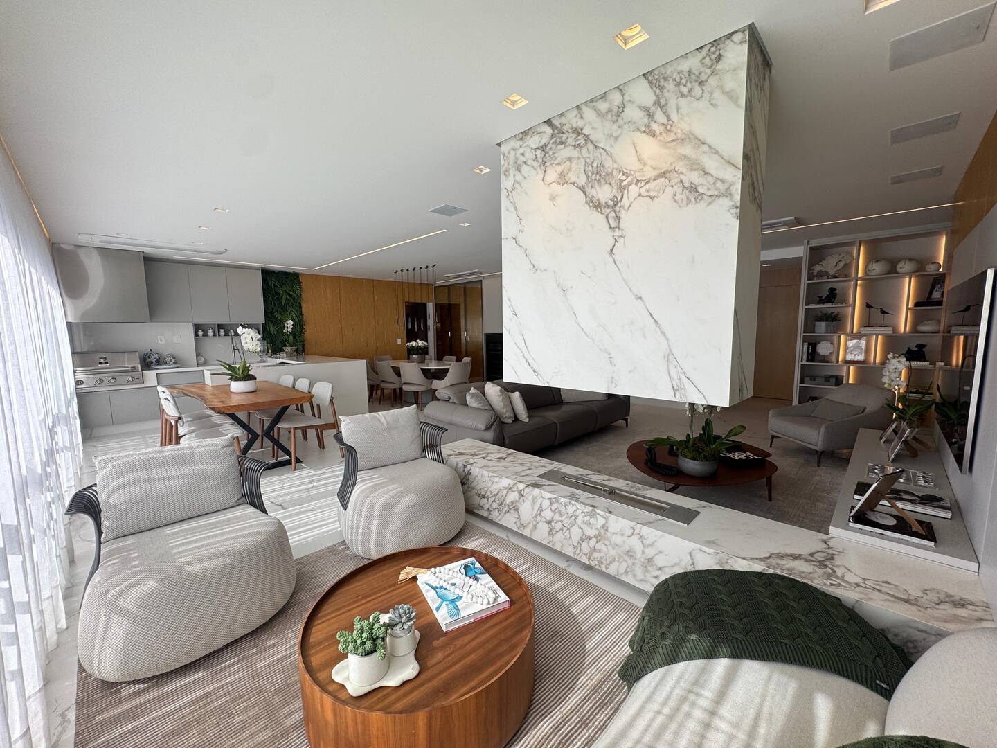Apartamento mobiliado no ATRIA Alphaville com 3 suítes e automação completa