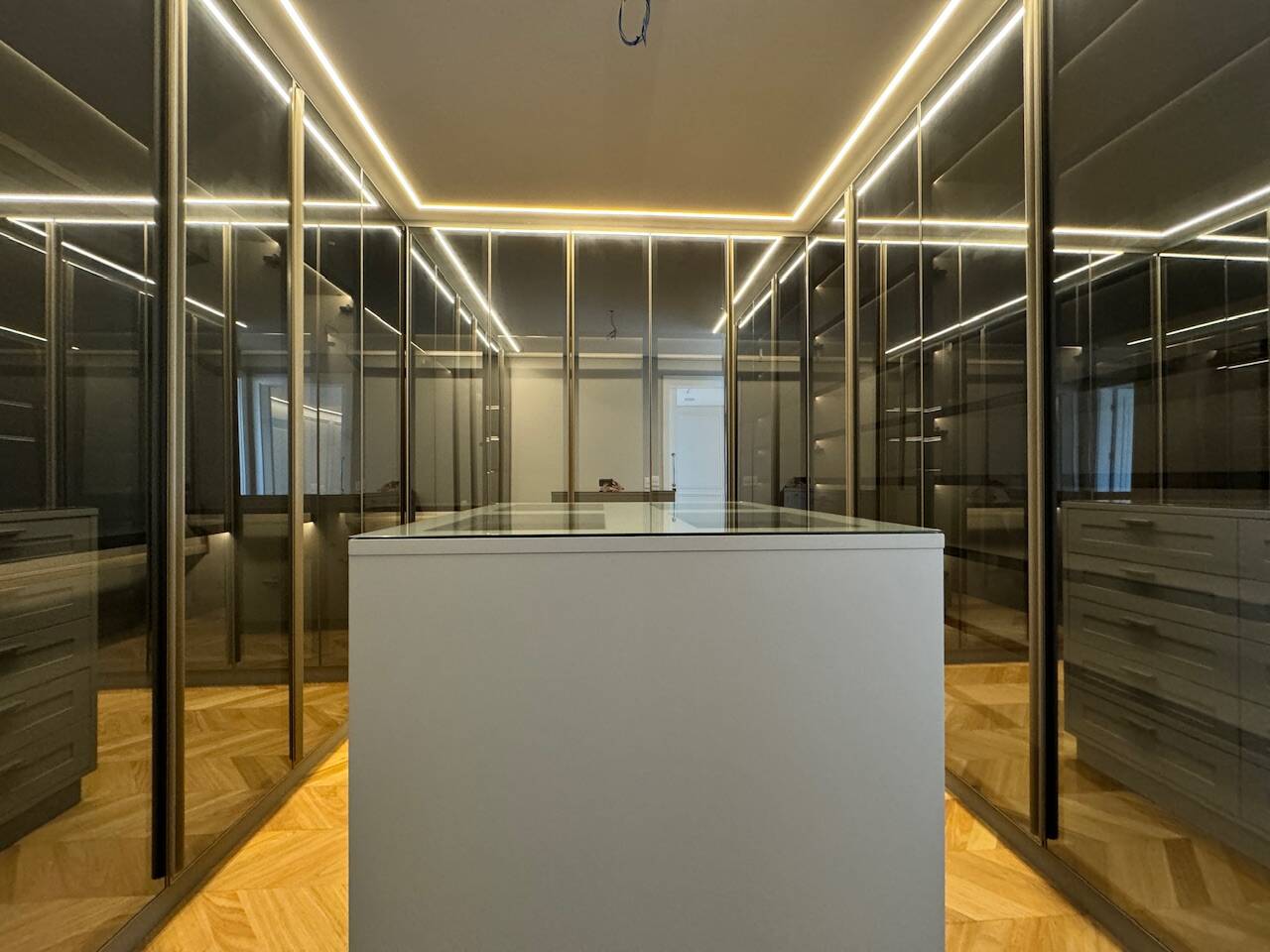 Casa de Alto Padrão com Elevador e Área Gourmet Integrada em Alphaville