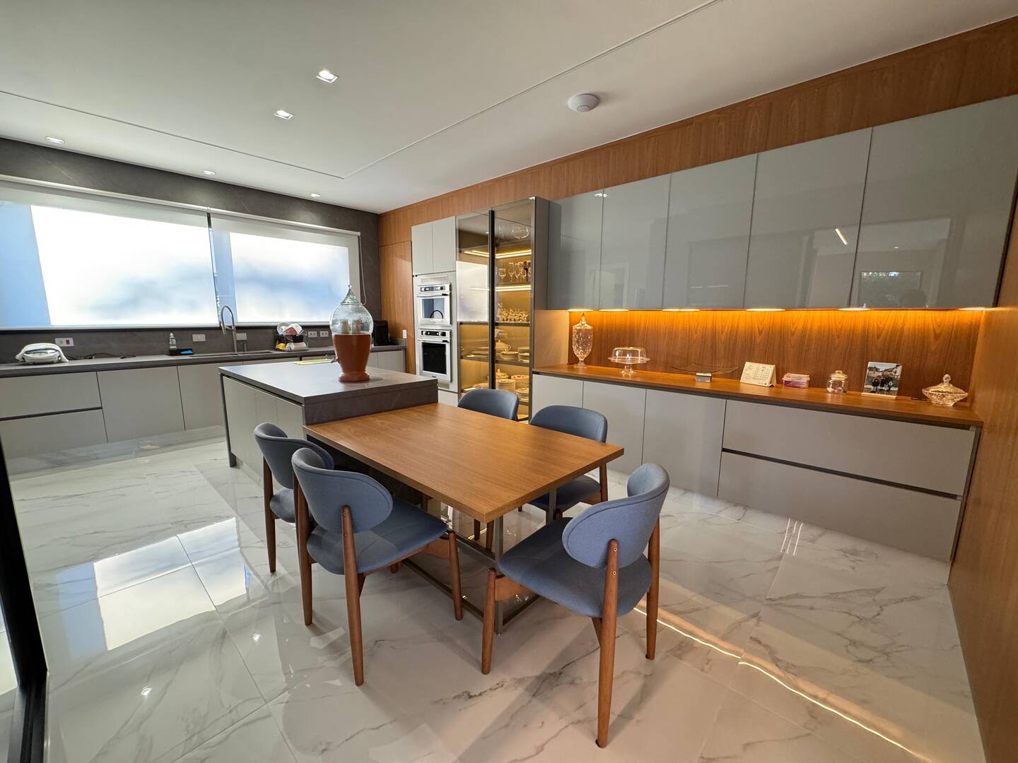 Casa com projeto de Breno Santiago e lazer completo no Haras Guancan