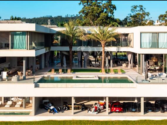Casa com 6 suítes, vista panorâmica e arquitetura contemporânea no Tamboré 2