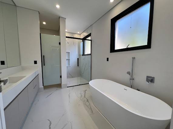 Casa à venda no Alphaville Residencial 1 com 5 suítes, adega climatizada 