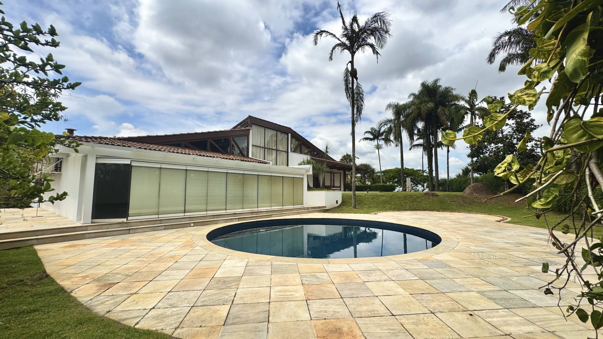Casa com 6.300m² de terreno privativo - Residencial Tamboré 1