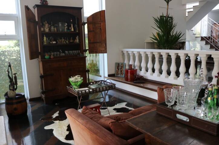 Casa à venda no Tamboré 3 com 4 suítes e excelente potencial para retrofit