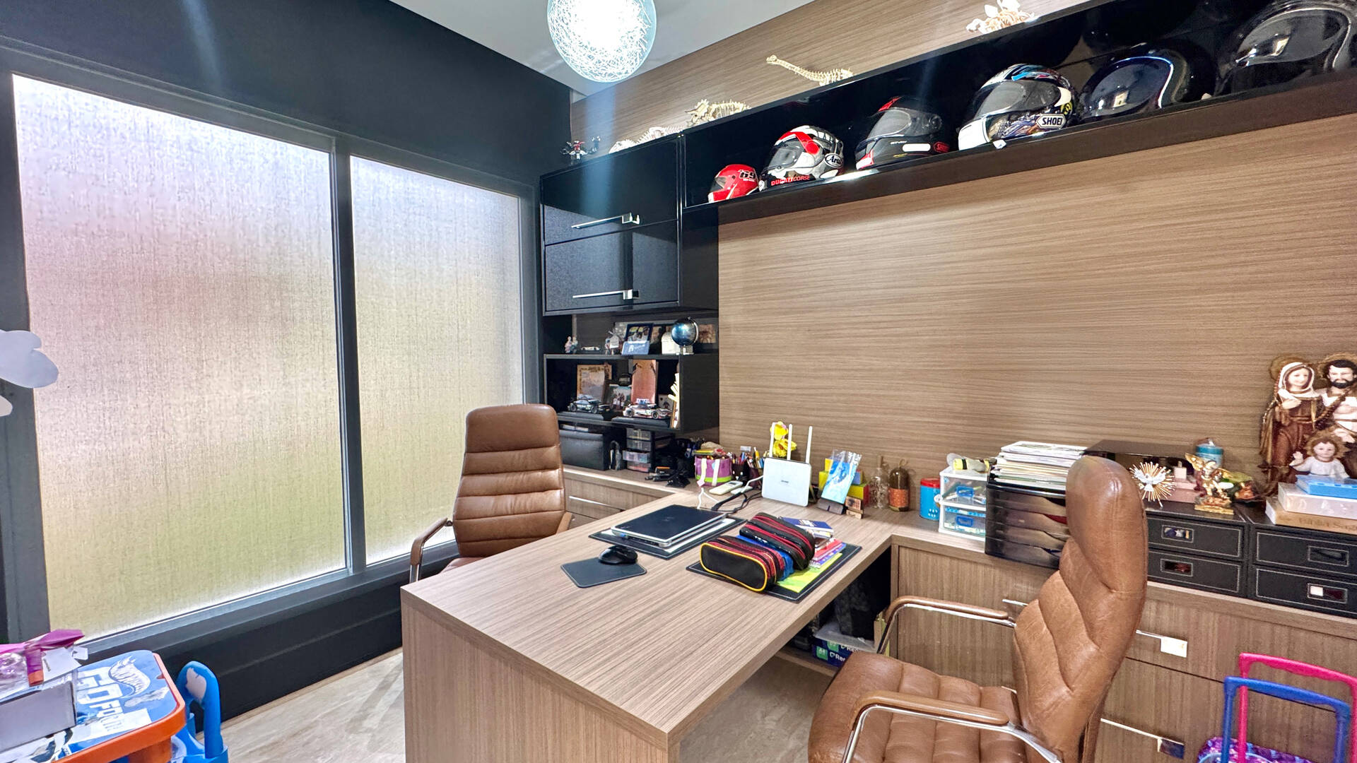 Casa Mobiliada com 4 Suítes, Cinema e Área Gourmet Completa em Alphaville