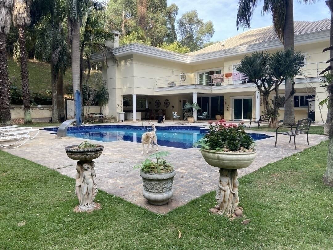 Casa no Tamboré 1 com 6 Suítes e Fundo para Ampla Área Verde Privativa