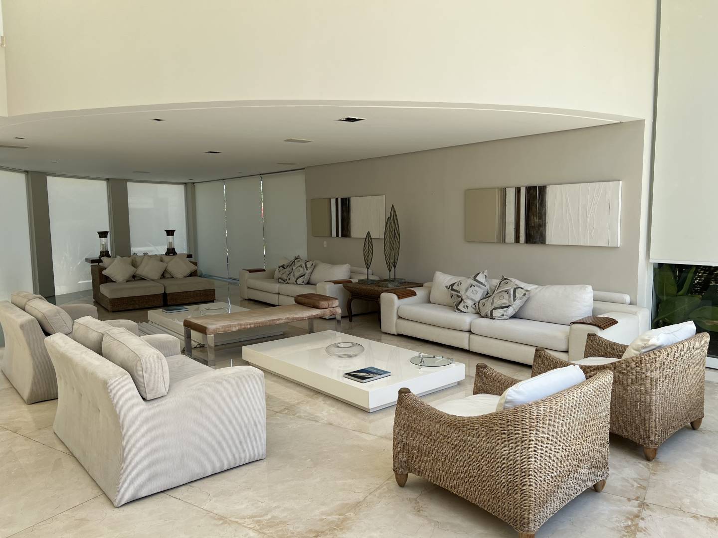 Casa à venda no Alphaville Residencial 2 com 5 suítes, piscina natural e firepit
