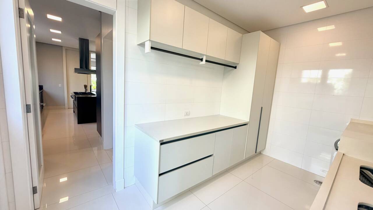 Casa à Venda no Tamboré 3 com 5 Suítes, Man Cave Exclusiva e Lazer Completo