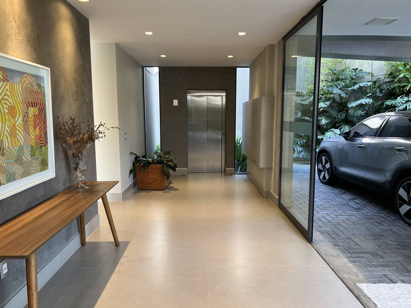Casa Contemporânea à Venda no Alphaville Gênesis 1 com Vista Permanente para a