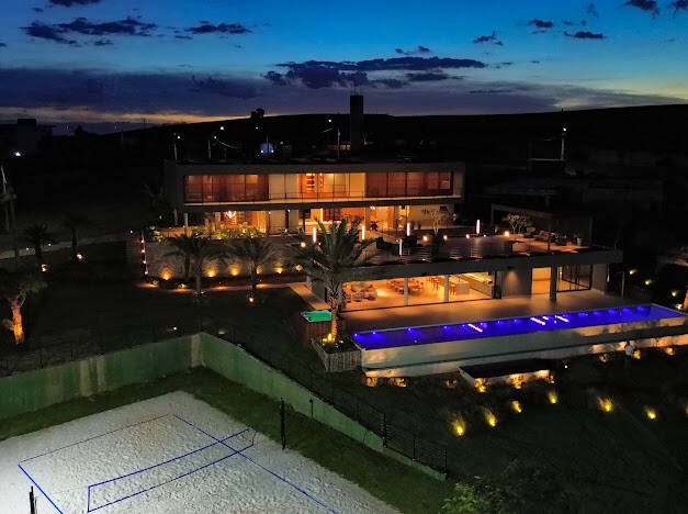 Casa à venda no Le Portier Nautic Residence com 5 suítes e acesso direto à represa
