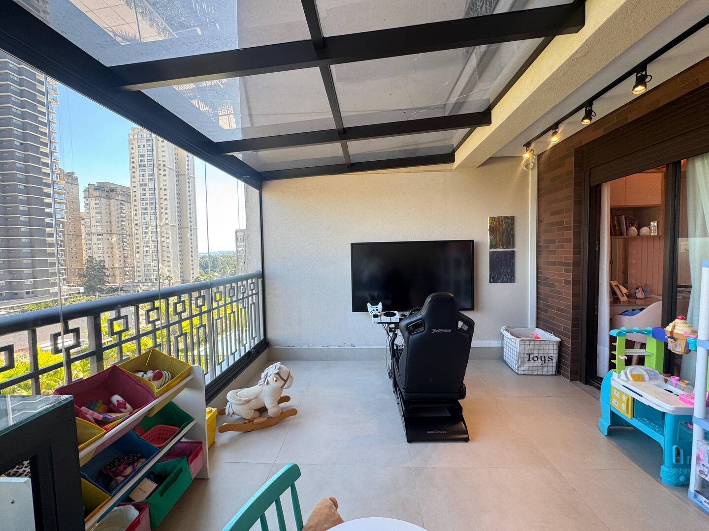 Apartamento mobiliado no ATRIA Alphaville com 3 suítes e automação completa