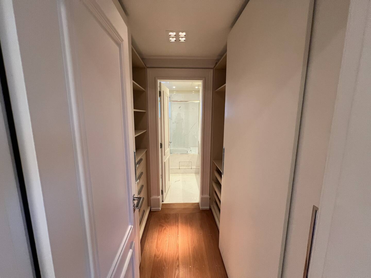 Cobertura duplex à venda em São Paulo com 1.170 m², 4 suítes, piscina privativa e 10 vagas