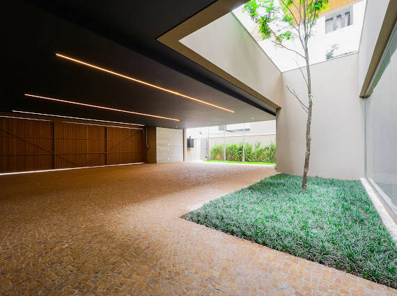 Casa à venda no Tamboré 2 com projeto Rodrigo Latorre e adega climatizada para 700 garrafas