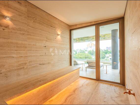 Casa com 6 suítes, vista panorâmica e arquitetura contemporânea no Tamboré 2