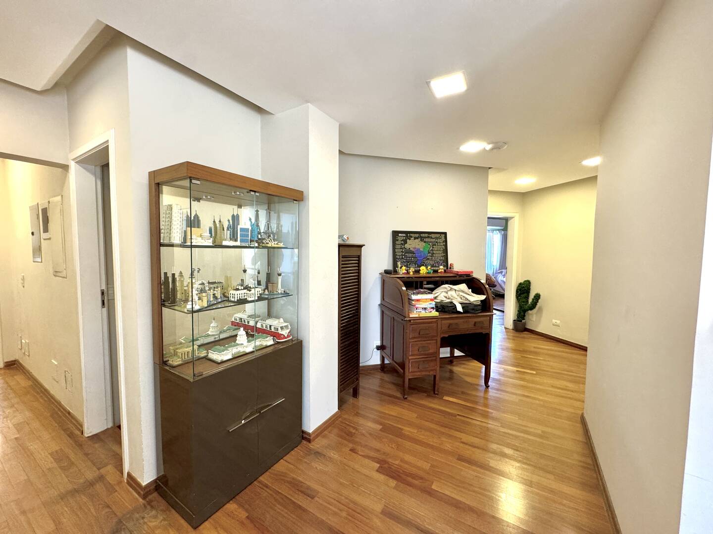 Casa à Venda no Tamboré 1 com 4.000 m², Vista Permanente e Estilo Casa de Campo